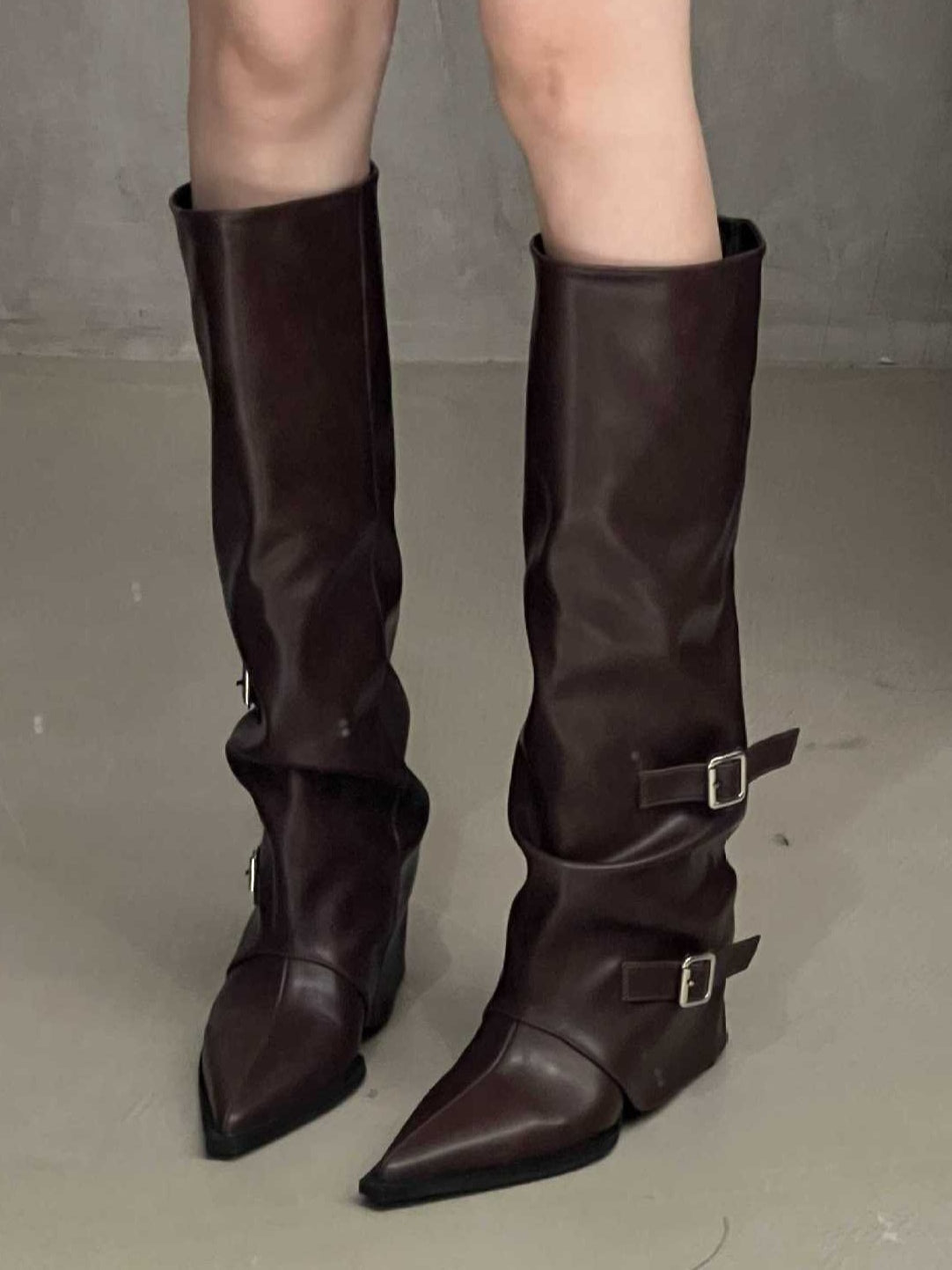 High-top belt buckle pointed toe thick-heeled boots – Sienna Noosa