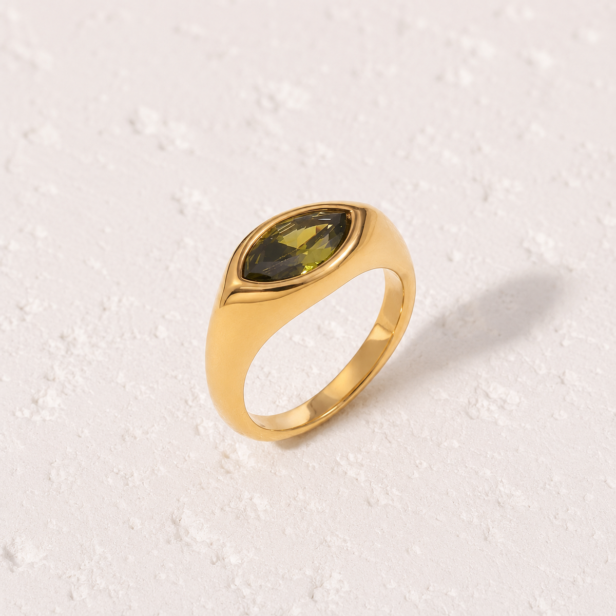 Violeta Anillo Gold Acero Inoxidable With Flores Silvestres Grabadas – Sienna Noosa