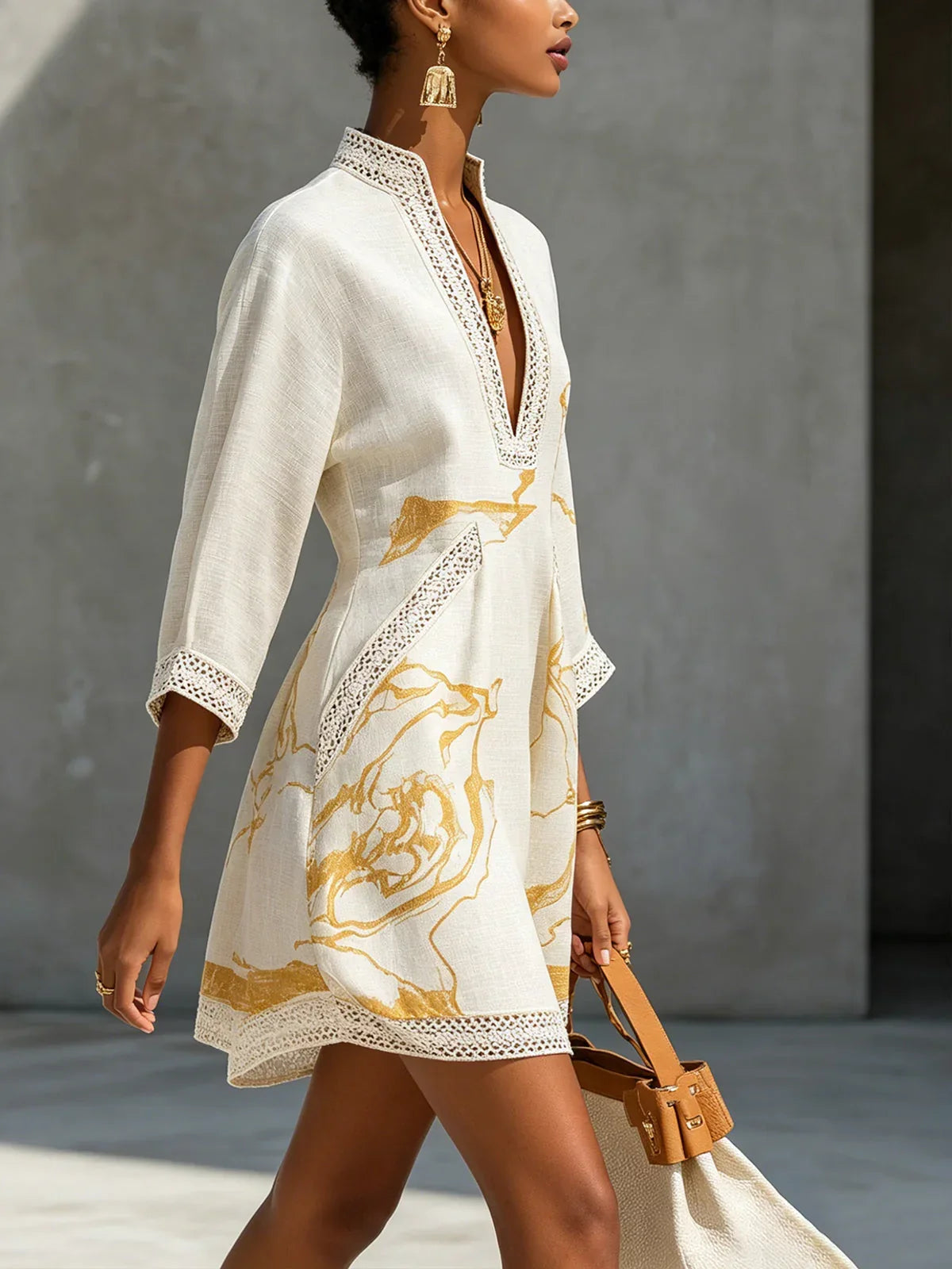 Débora Marta Beige A-line Linjeformad Miniklanning I Blommig Organza Med Spetskant – Sienna Noosa
