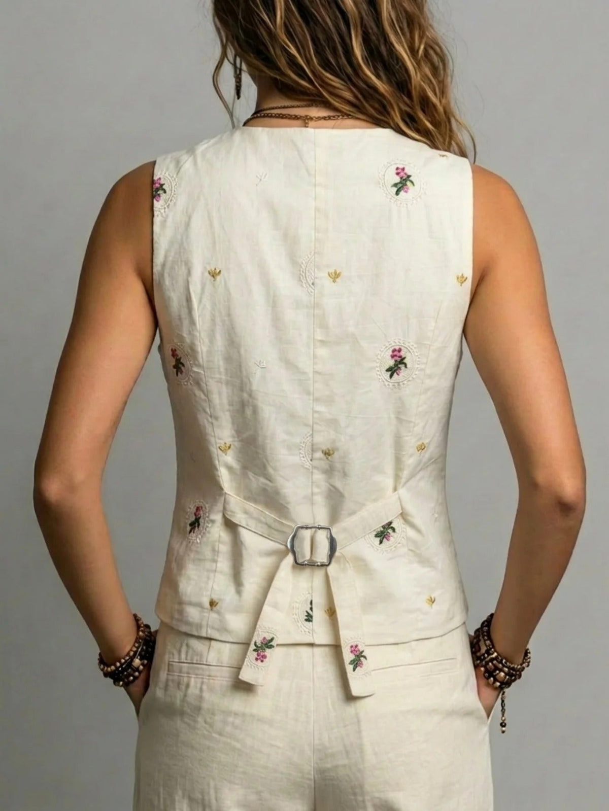 Anna Chaleco Bordado Ajustable – Sienna Noosa