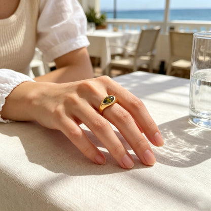Violeta Anillo Gold Acero Inoxidable With Flores Silvestres Grabadas – Sienna Noosa
