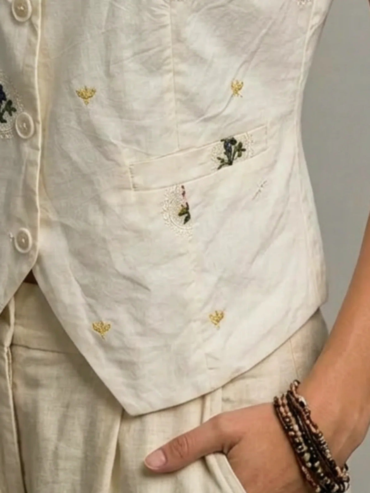 Anna Chaleco Bordado Ajustable – Sienna Noosa