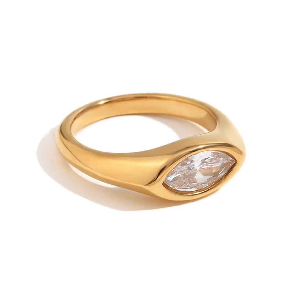 Violeta Anillo Gold Acero Inoxidable With Flores Silvestres Grabadas – Sienna Noosa